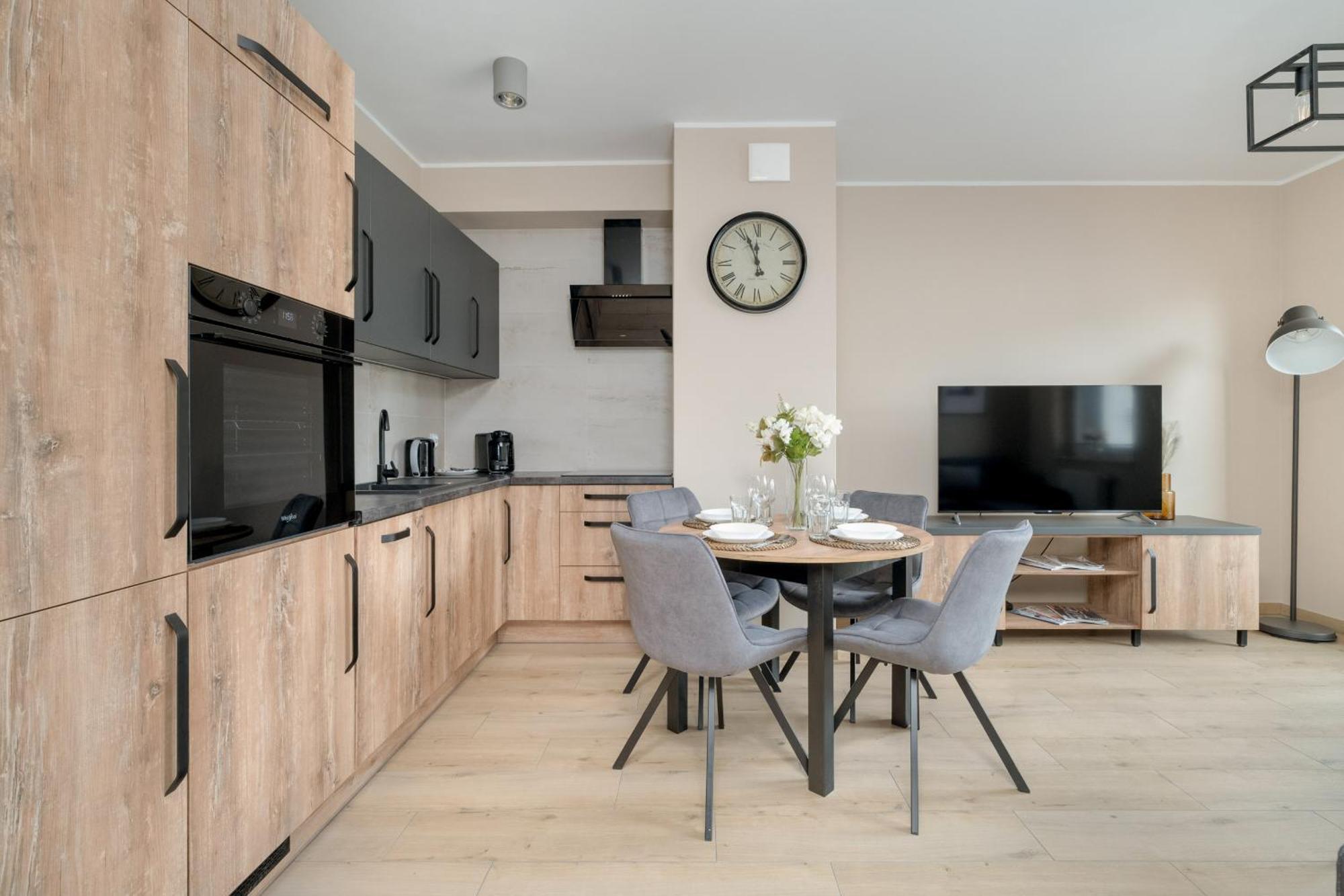 Cosy And Bright Apartment With Parking In Poznan By Noclegi Renters Exterior photo